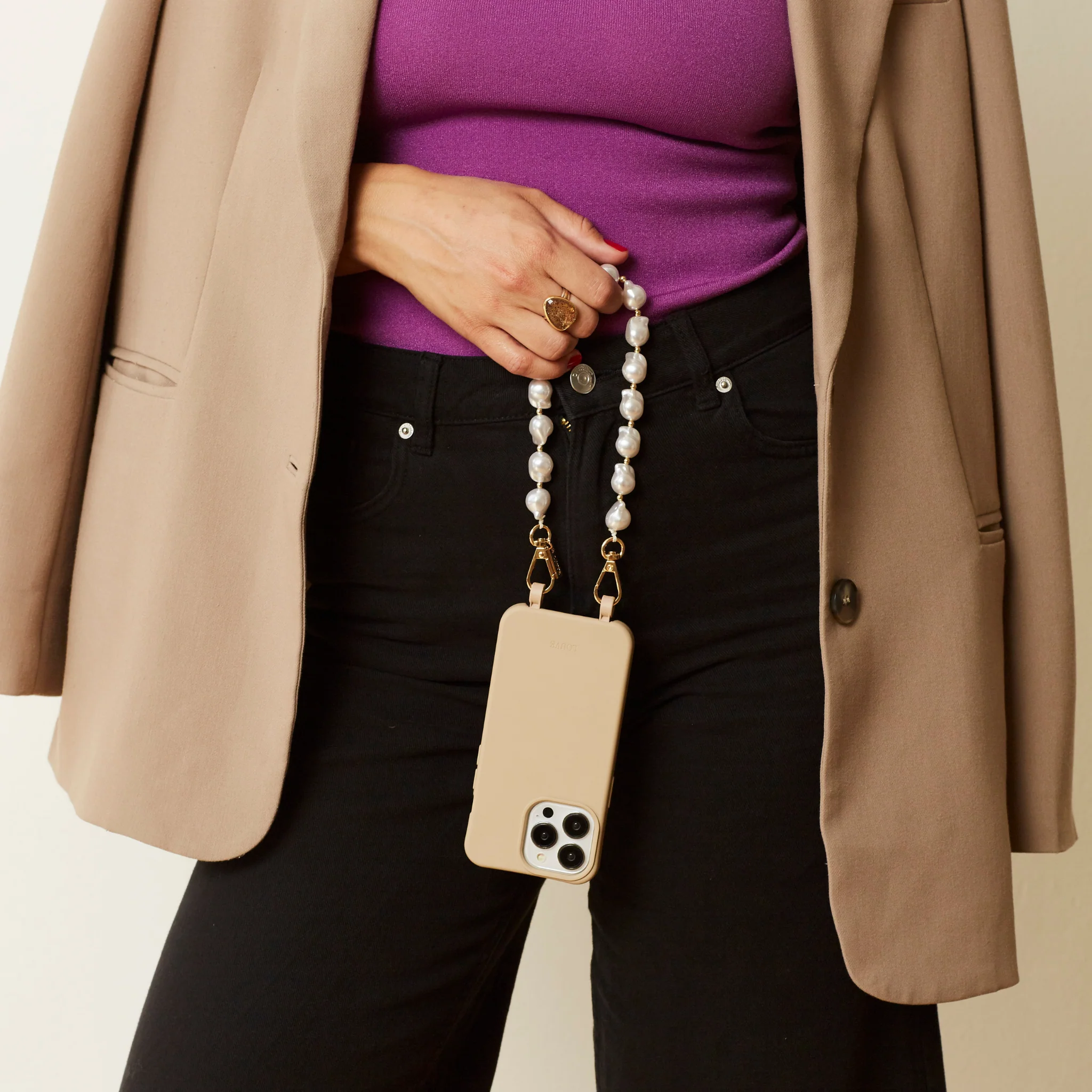 Daisy Pearl & Gold Phone Wristlet - Image 18