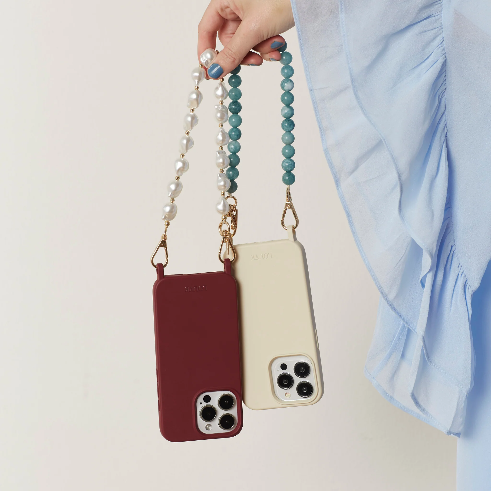 Daisy Pearl & Gold Phone Wristlet - Image 15