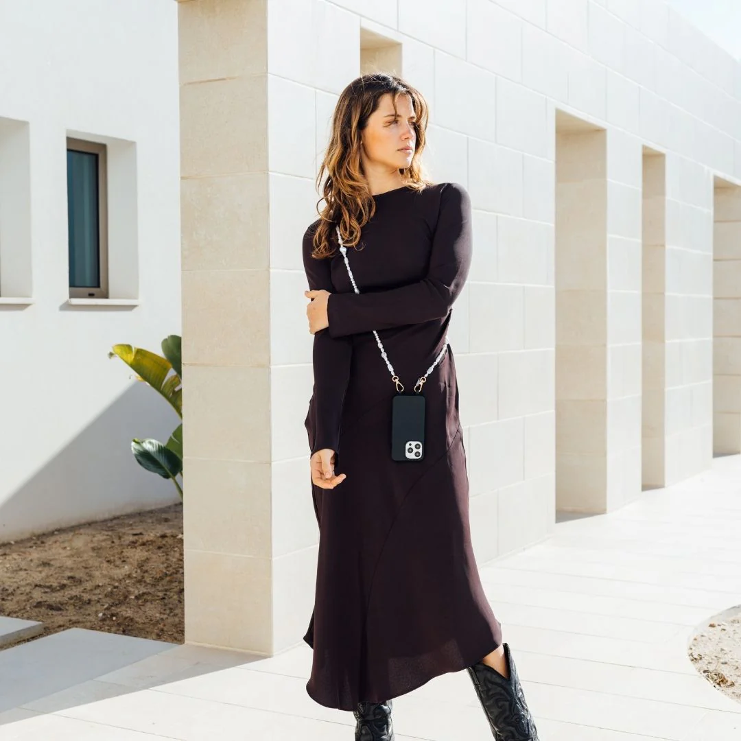 Le Café Noir Black Crossbody Phone Case - Image 3