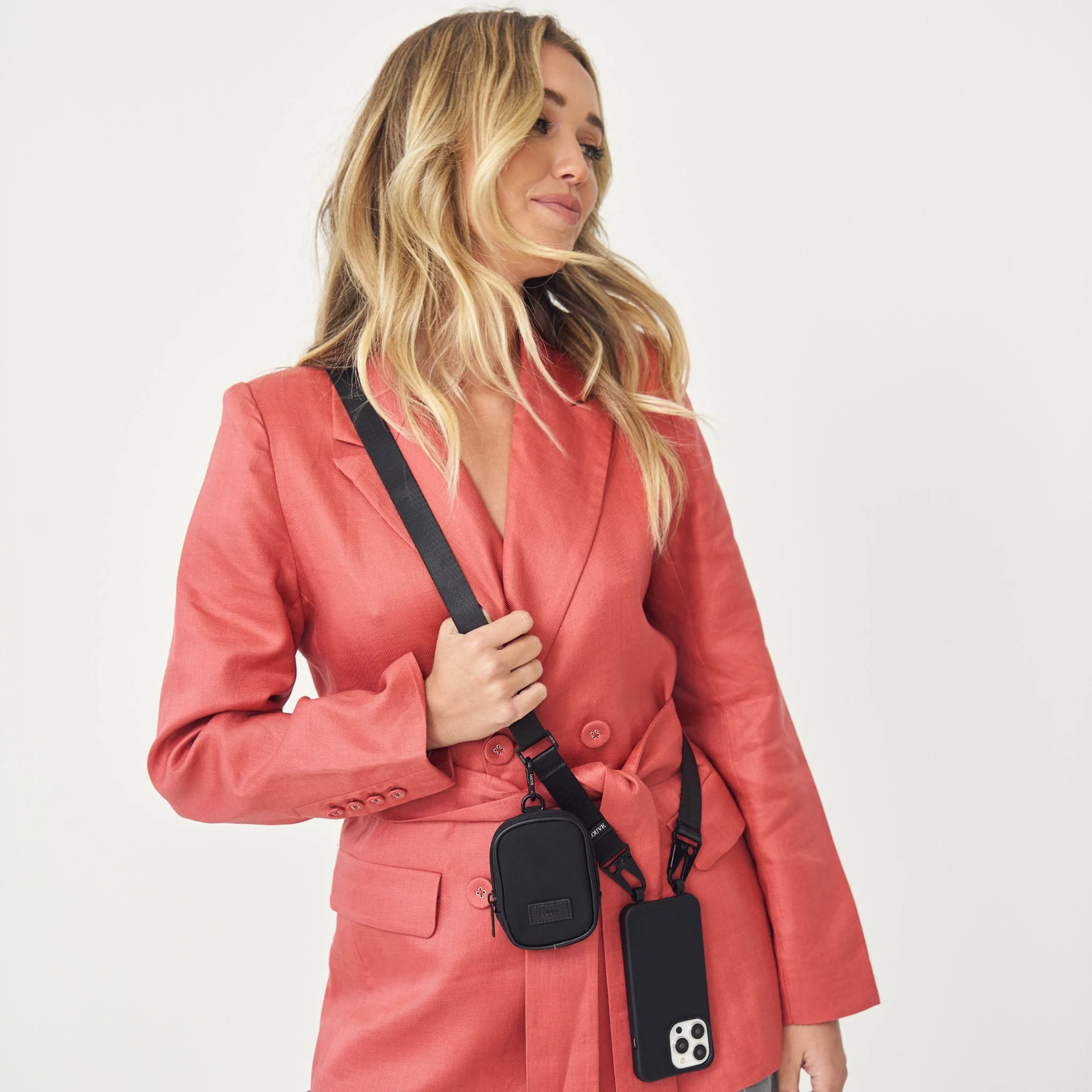 Le Café Noir Black Crossbody Phone Case - Image 7