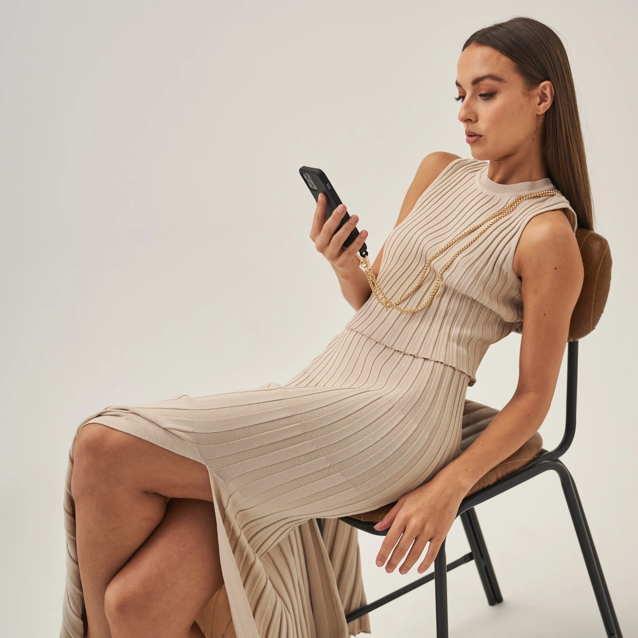 Black Phone Case + Gaia Gold-Plated Chain - Image 16