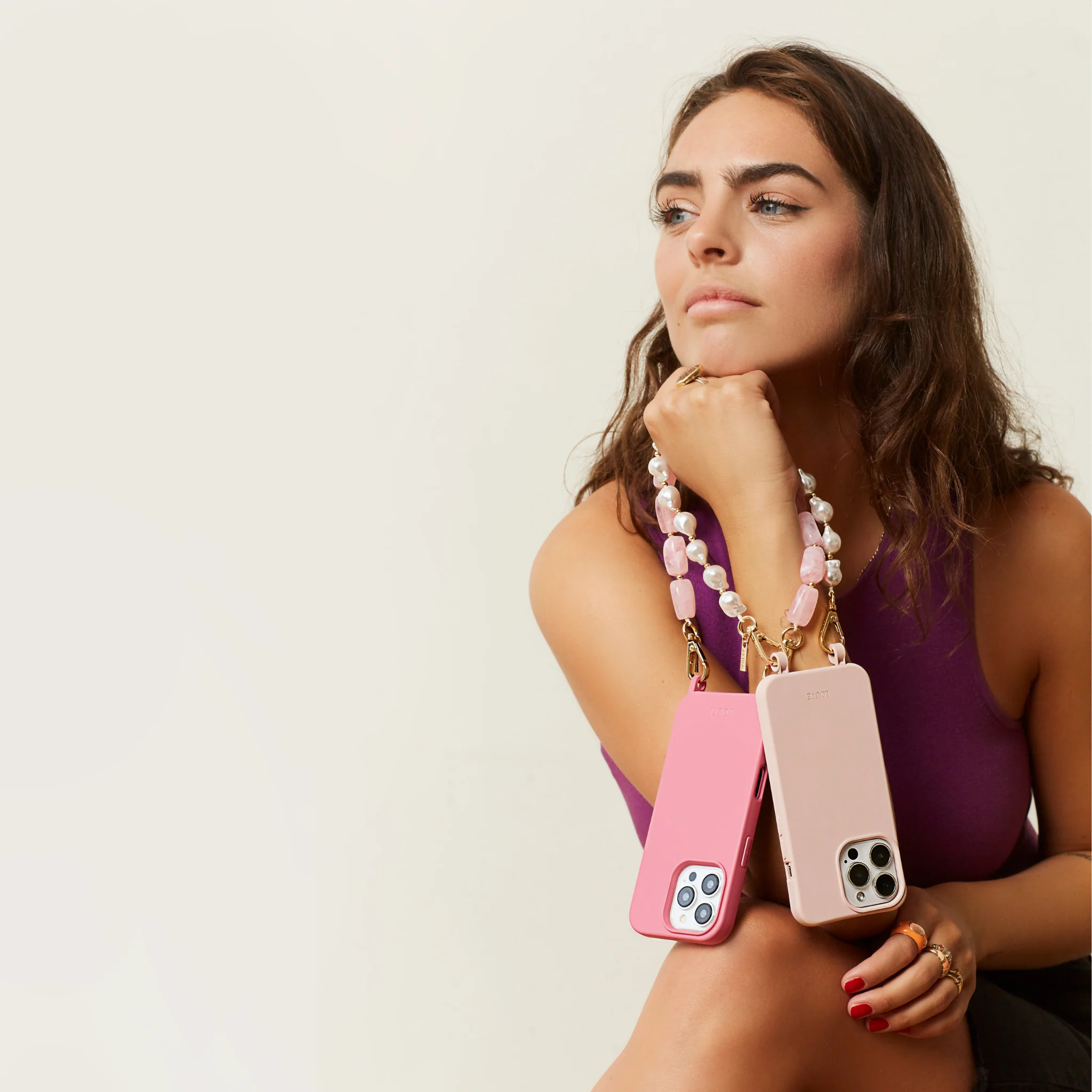 Daisy Pearl & Gold Phone Wristlet - Image 24